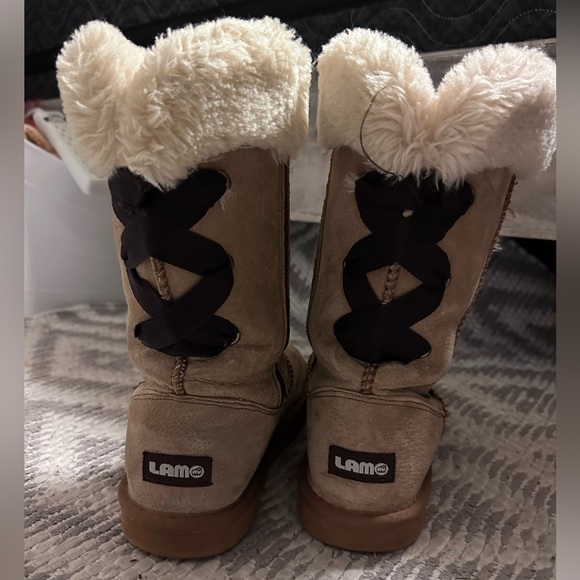 Women’s LAMO uggs (7) - Picture 2 of 5